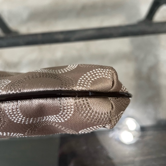 Coach Op Art Wristlet - Picture 4 of 5